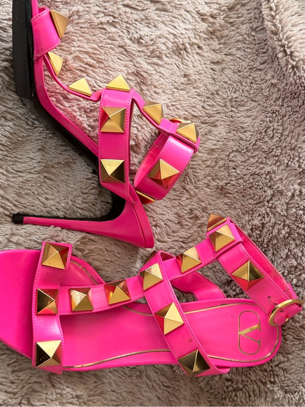 VALENTINO / Hot Pink Studded Women's Strappy Heels
